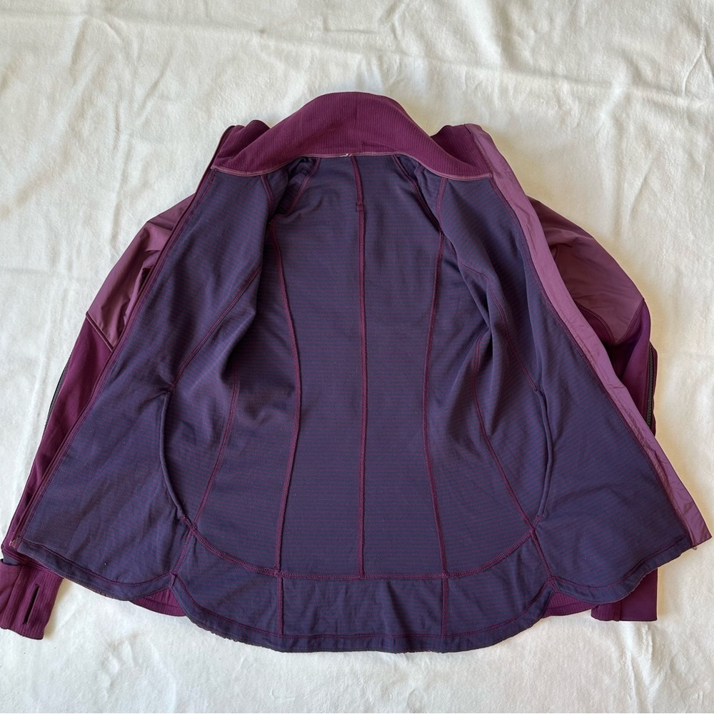 Lululemon Can’t Stop Jacket in Mini Hyper Stripe Plum Matte Glyde Rulu, size 4 - Picture 11 of 16
